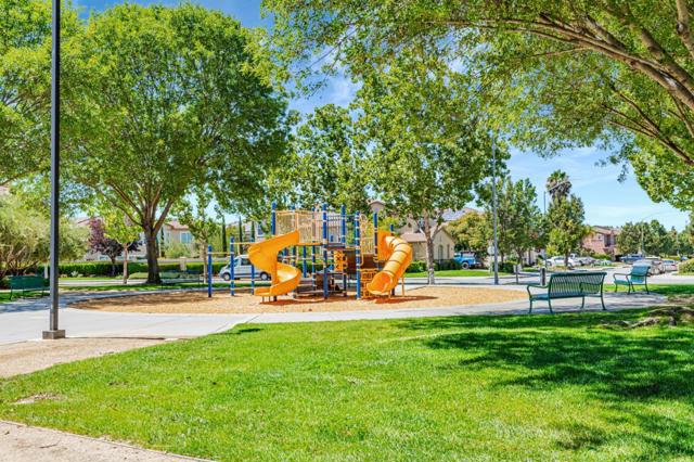 19175 Saffron Drive, Morgan Hill CA: https://media.crmls.org/mediaz/b3a3cf29-14b0-4c7f-8400-05f97fcce9bb.jpg