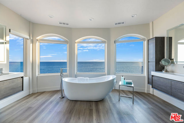 27336 Pacific Coast Highway, Malibu CA: https://media.crmls.org/mediaz/b3a3ed0c-aa09-4497-835f-a081c0927e45.jpg