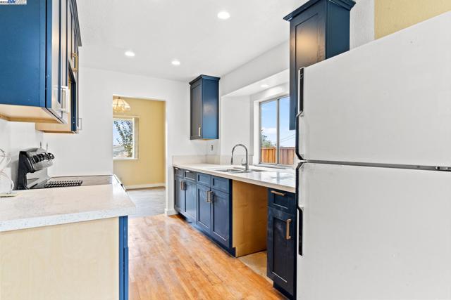 104 Bridgeview Ct, Crockett CA: https://media.crmls.org/mediaz/b3a410f8-270c-4c54-ae6e-60726001dd09.jpg
