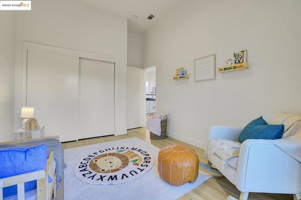 https://media.crmls.org/mediaz/b3a5131f-e5c7-4a09-8252-584bed42c4a0.jpg?preset=X-Large