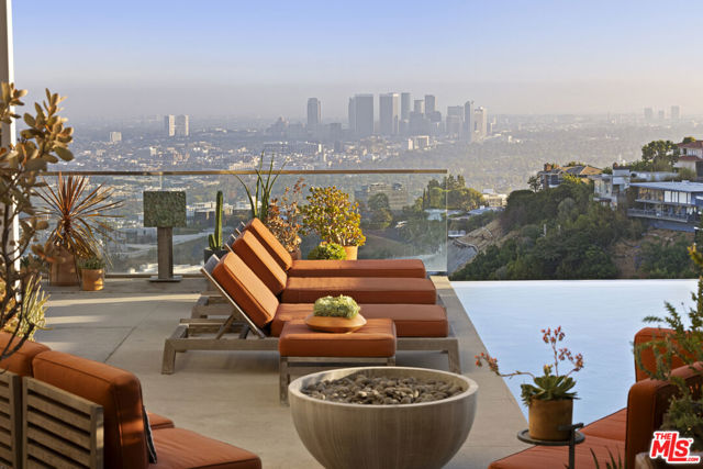 8804 Hollywood Boulevard, Los Angeles CA: https://media.crmls.org/mediaz/b3a5694c-d603-40c5-8e93-83e7e2b67b77.jpg