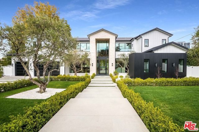 15907 Valley Vista Boulevard, Encino CA: https://media.crmls.org/mediaz/b3a622d0-bd9e-4990-bb12-acb11d4bc5c5.jpg