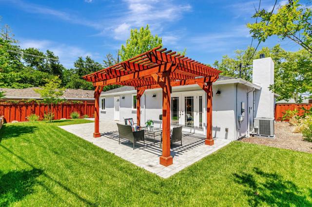 1580 Alameda De Las Pulgas, Redwood City CA: https://media.crmls.org/mediaz/b3a6a29a-6e13-42a2-b437-8238d91fc438.jpg