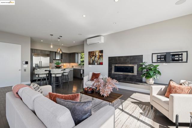 25 Diablo Dr, Oakland CA: https://media.crmls.org/mediaz/b3a7031e-7ed9-4f9e-a0ff-56045886a4aa.jpg