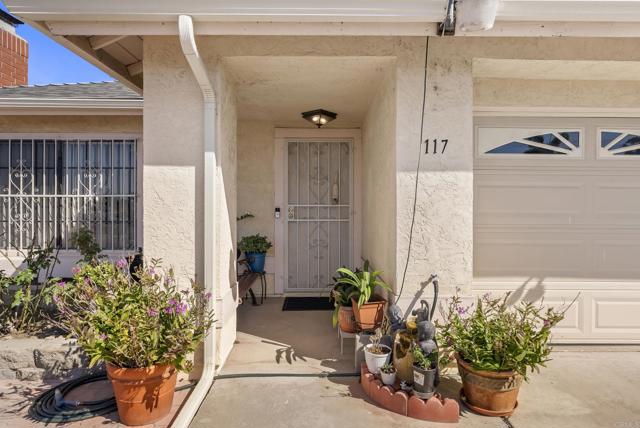 Detail Gallery Image 4 of 41 For 117 Shady Oak Road, San Diego,  CA 92114 - 4 Beds | 3 Baths