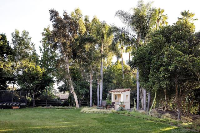 6977 Las Colinas, Rancho Santa Fe CA: https://media.crmls.org/mediaz/b3a7ee68-4eb4-42e1-9a1b-04ffd31a78f1.jpg