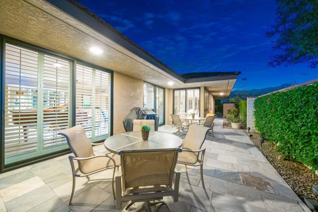 6 Oxford Court, Rancho Mirage CA: https://media.crmls.org/mediaz/b3a82b00-2074-4f0f-bba2-53b45122dfe4.jpg