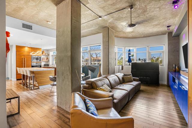 3740 Park Blvd, San Diego CA: https://media.crmls.org/mediaz/b3a85972-56b8-4adf-bf66-55010f6472b8.jpg
