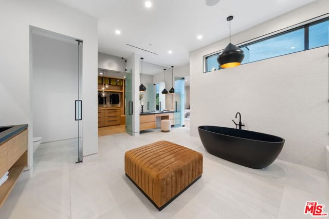 842 N Orange Grove Avenue, Los Angeles CA: https://media.crmls.org/mediaz/b3a85da5-c727-4fd9-9d9b-107c8303519d.jpg