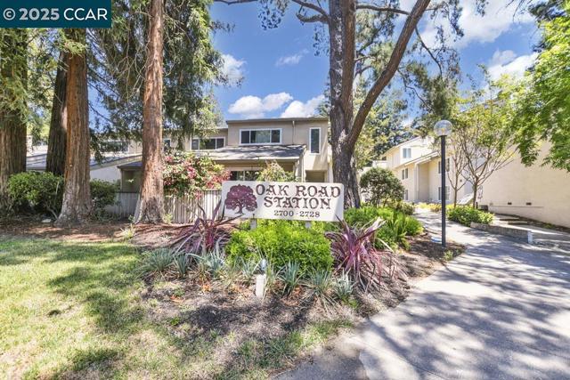2708 Oak Rd, Walnut Creek CA: https://media.crmls.org/mediaz/b3a88d1b-3221-4c62-8fe2-3aec7bbaa51c.jpg