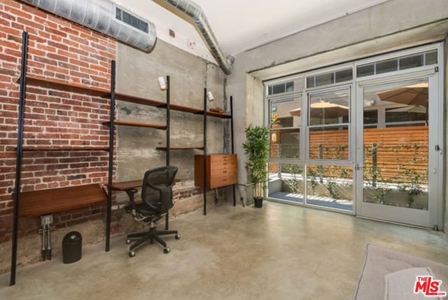 527 Molino Street, Los Angeles CA: https://media.crmls.org/mediaz/b3a8c8a1-7cab-4e56-9223-0d9595f3ad39.jpg