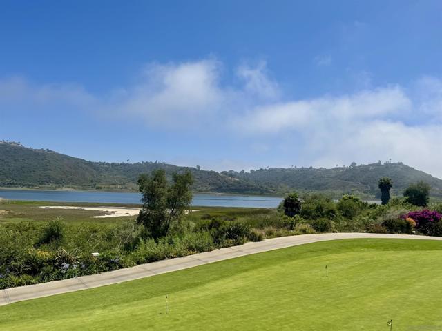 7166 Tern Place, Carlsbad CA: https://media.crmls.org/mediaz/b3a9566c-6ac6-416f-9672-31e2b579451f.jpg