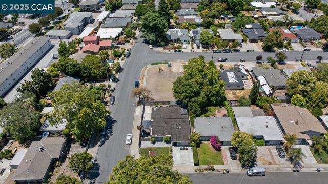 Image 44 of 56 For 561 Manzanita Ave