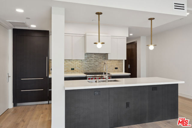 505 S Barrington Avenue, Los Angeles CA: https://media.crmls.org/mediaz/b3a992d0-f801-4bfe-9a60-d17b6ebd22ba.jpg