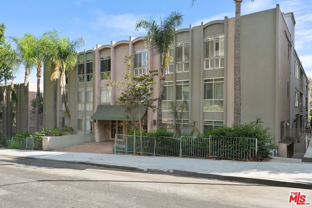 7270 Hillside Avenue, Los Angeles CA: https://media.crmls.org/mediaz/b3a9daa2-ba9d-4006-b5d0-8859498fef70.jpg