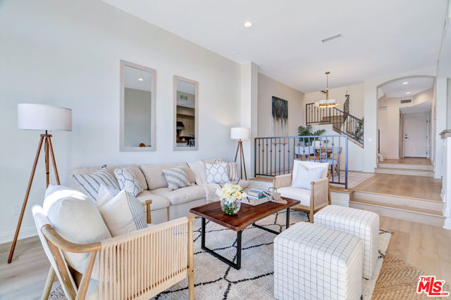 6412 Lunita Road, Malibu CA: https://media.crmls.org/mediaz/b3aa19ad-e40c-4764-8a01-fb71d6feb2c1.jpg