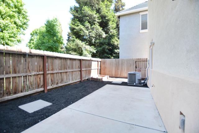 3936 Purple Finch Lane, Modesto CA: https://media.crmls.org/mediaz/b3aa1bed-8b42-4d77-9c05-ddb6cd5fb844.jpg