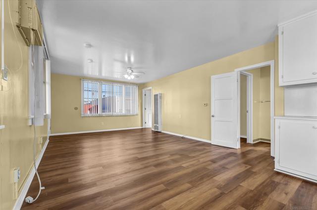 4927 Ellenwood Drive, Los Angeles CA: https://media.crmls.org/mediaz/b3aa4fa6-2279-4fa7-9942-e1821a8cec13.jpg