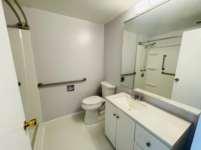 1000 N Point Street, San Francisco CA: https://media.crmls.org/mediaz/b3ab5ca3-34df-4c55-946d-8503bbc3c94e.jpg
