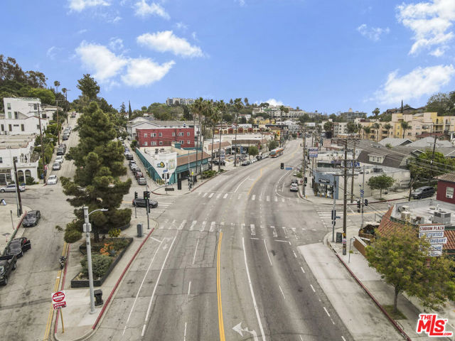 1315 Montana Street, Los Angeles CA: https://media.crmls.org/mediaz/b3ab747a-db31-46c5-a8de-5487589b91b5.jpg