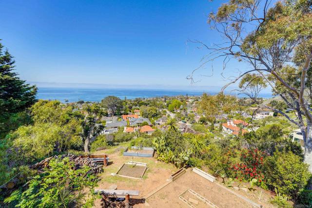 5995 La Jolla Corona Dr., La Jolla CA: https://media.crmls.org/mediaz/b3ab935d-d2d4-47a8-998c-6a5c0ff67586.jpg