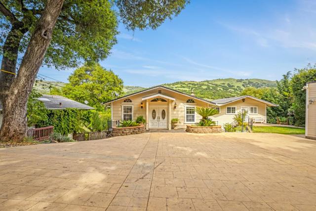 17480 Hoot Owl Way, Morgan Hill CA: https://media.crmls.org/mediaz/b3abf064-835a-49fe-b99e-22ca7e6ae712.jpg