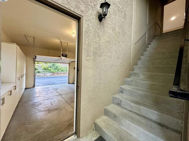 2000 Canyon Woods Dr, San Ramon CA: https://media.crmls.org/mediaz/b3ac3de2-45cf-467c-976d-a6cccaabdc82.jpg