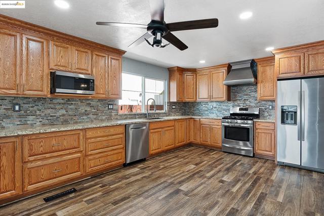 780 Beaver Ln, Discovery Bay CA: https://media.crmls.org/mediaz/b3ac723e-6796-4d9f-9d02-da34e9f485ab.jpg