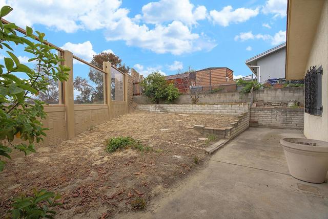 945 Nacion Avenue, Chula Vista CA: https://media.crmls.org/mediaz/b3ac8c5f-277f-4924-9b52-df3e31a31dc6.jpg