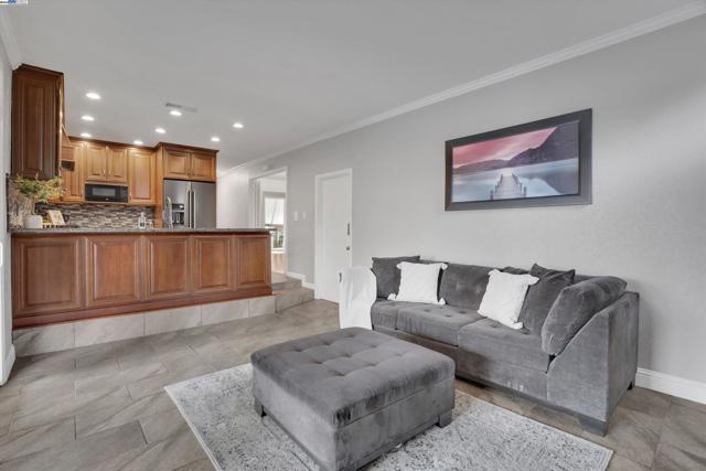 7347 Ione Ct, Dublin CA: https://media.crmls.org/mediaz/b3acb61a-1574-4db8-af13-ef0b79d437ce.jpg