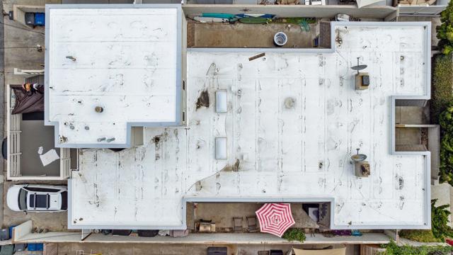 1943 45 Coast Blvd, Del Mar CA: https://media.crmls.org/mediaz/b3acf30c-2b50-4fcc-a8b2-a5715259374c.jpg