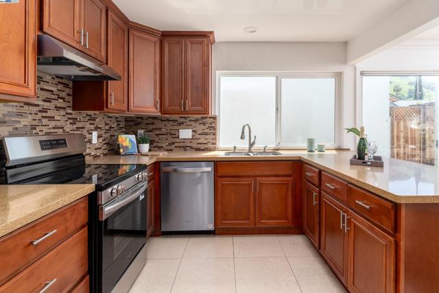 6287 Mountford Dr, San Jose CA: https://media.crmls.org/mediaz/b3ad5d12-b3d3-4379-8985-5afa11e3b2c9.jpg