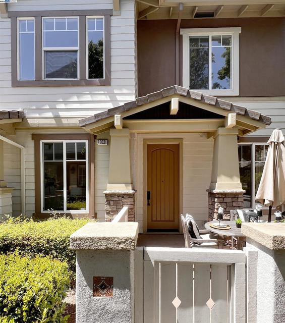 49031 Woodgrove Cmn, Fremont CA: https://media.crmls.org/mediaz/b3ae37de-efe2-4635-95c1-a84a699ce994.jpg
