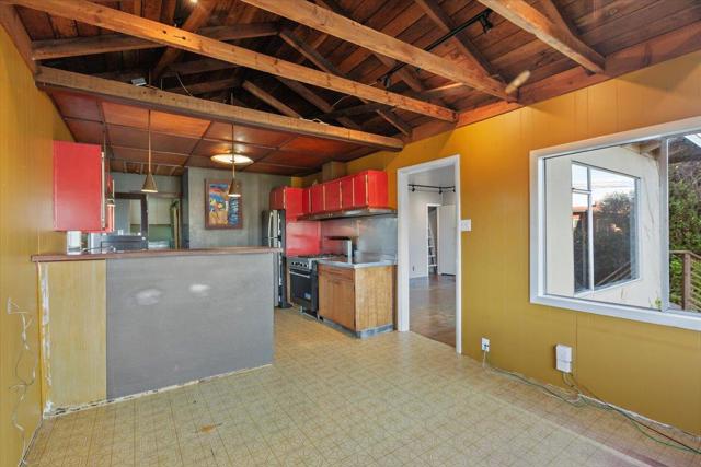 268 Olympian Way, Pacifica CA: https://media.crmls.org/mediaz/b3ae666a-7e01-49d3-84fa-e400f743fcca.jpg
