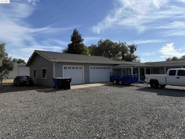 13600 byron highway, Byron CA: https://media.crmls.org/mediaz/b3af1cbc-81cd-476b-9d3a-4fc6bb977850.jpg