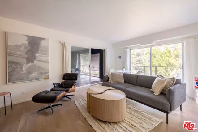702 Cavanagh Road, Glendale CA: https://media.crmls.org/mediaz/b3af4430-aa12-4b10-93d4-69b9b43ca946.jpg