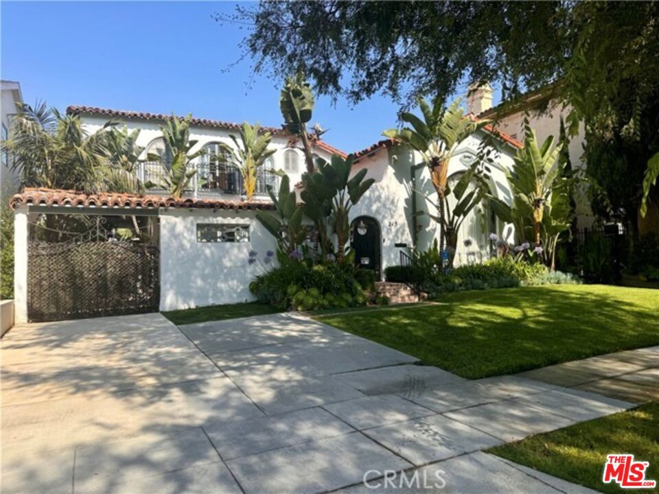 213 EL CAMINO Drive — architectural residence