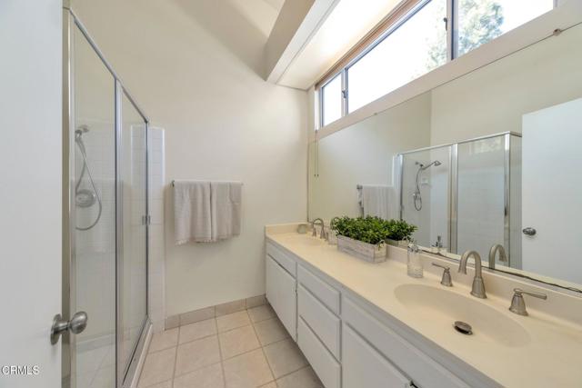 Detail Gallery Image 8 of 14 For 1029 Gilbert Ln, Ventura,  CA 93003 - 2 Beds | 2 Baths