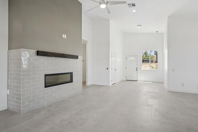 13121 Cuando Way, Desert Hot Springs CA: https://media.crmls.org/mediaz/b3b095ac-dcaa-4854-a3ec-19d7d94bc43f.jpg