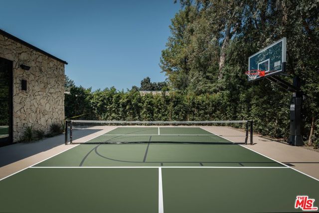 23346 Collins Street, Woodland Hills CA: https://media.crmls.org/mediaz/b3b18320-cdcc-467c-b4e1-d5e9fcc16dcc.jpg