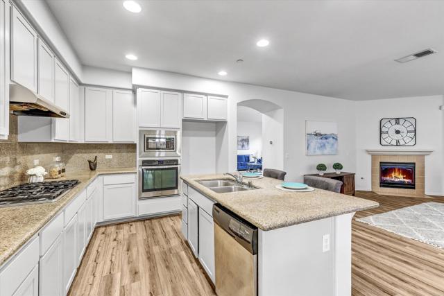 Detail Gallery Image 14 of 41 For 1717 Webber Way, Chula Vista,  CA 91913 - 6 Beds | 4 Baths