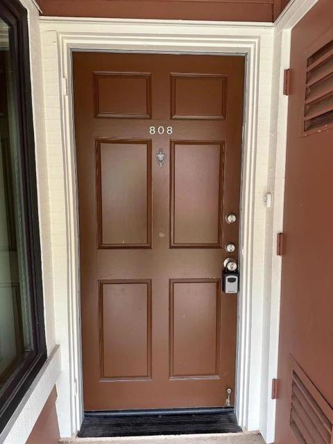 808 Red Leaf Court, San Francisco CA: https://media.crmls.org/mediaz/b3b20c69-41cf-4ad4-90af-5cf896ed13bb.jpg