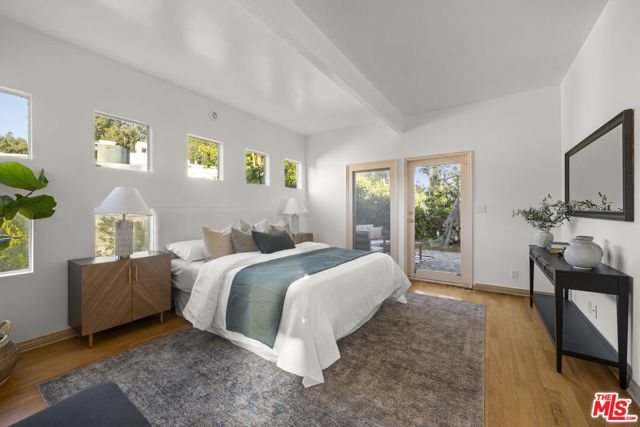 2980 Hollyridge Drive, Los Angeles CA: https://media.crmls.org/mediaz/b3b20f74-b08d-4168-9699-97d1a42ead17.jpg