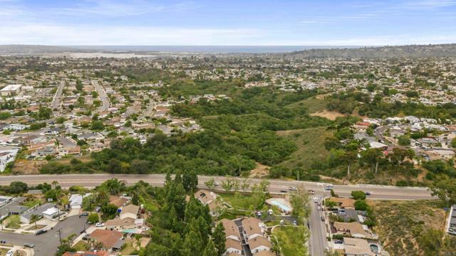 4535 Chateau Drive, San Diego CA: https://media.crmls.org/mediaz/b3b2e75b-b5ea-43d9-9952-a763c995c7bb.jpg
