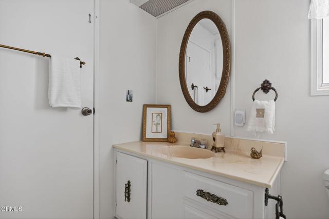 Detail Gallery Image 24 of 34 For 8 Calle Fronte #204,  Camarillo,  CA 93012 - 2 Beds | 2 Baths