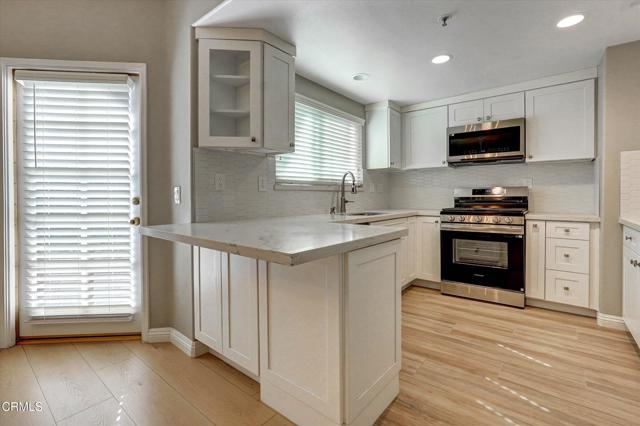 Detail Gallery Image 9 of 43 For 719 E Tujunga #B,  Burbank,  CA 91501 - 3 Beds | 2/1 Baths