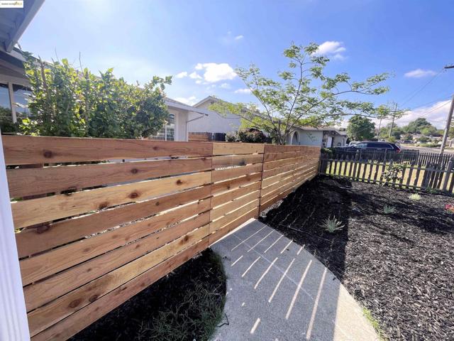 2723 E Tregallas Rd, Antioch CA: https://media.crmls.org/mediaz/b3b3f074-483d-44d4-8e39-22ca54a68079.jpg