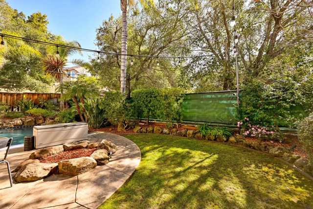 5233 Boulder Ct, Concord CA: https://media.crmls.org/mediaz/b3b3f8dd-c0d2-4775-802a-eff630bd055e.jpg