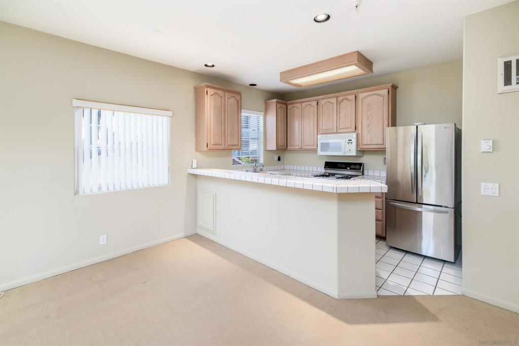 919 W Lewis St - photo 3