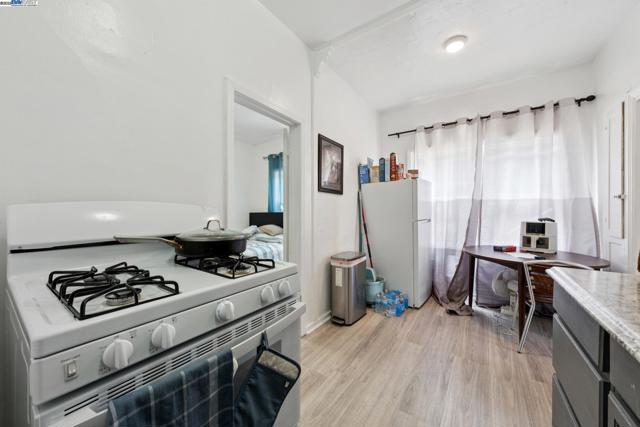 1360 Berkeley Way, Berkeley CA: https://media.crmls.org/mediaz/b3b44675-7fac-4a27-9b8e-22bea034950b.jpg